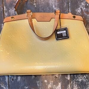 Louis Vuttion Vernis yellow embossed monogram shoulder or cross body ECU